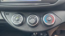 Toyota Yaris 1.5 VVT-i Design 5dr Petrol Hatchback